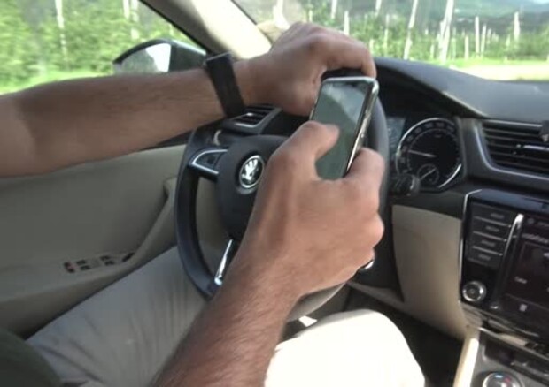 Incidenti stradali: distrazioni e telefonino