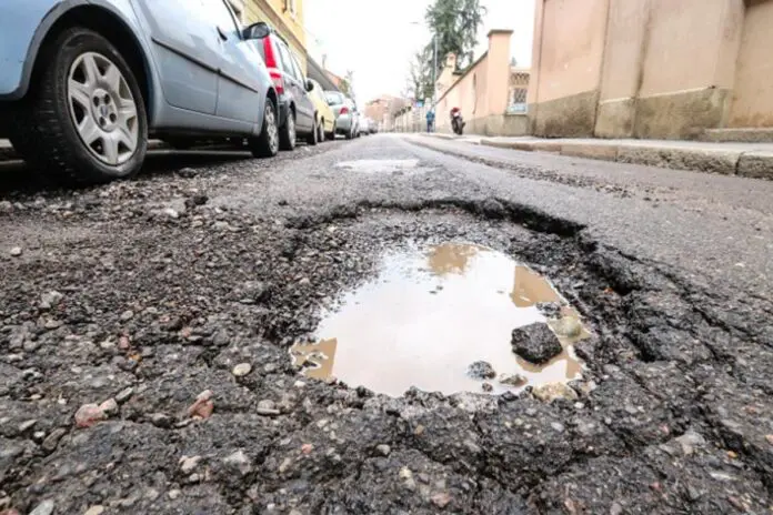 Decurtati del 70% i fondi per le strade provinciali Non importa se per il ponte o no.