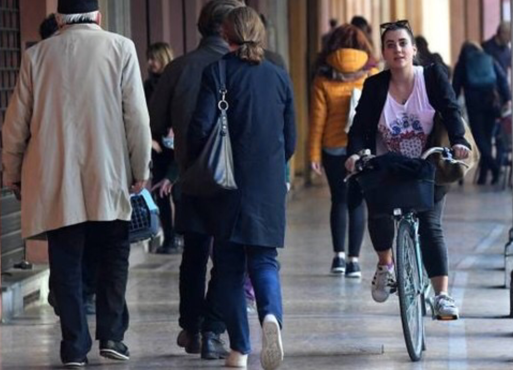 È pericoloso camminare sul marciapiede