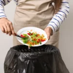 spreco-alimentare-di-cibo-nel-cestino.jpg
