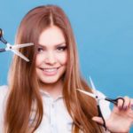 68464821-coiffure-lavoro-acconciatura-concetto-di-lavoro-di-bellezza-forbici-dual-brandendo-parrucchiere-prof