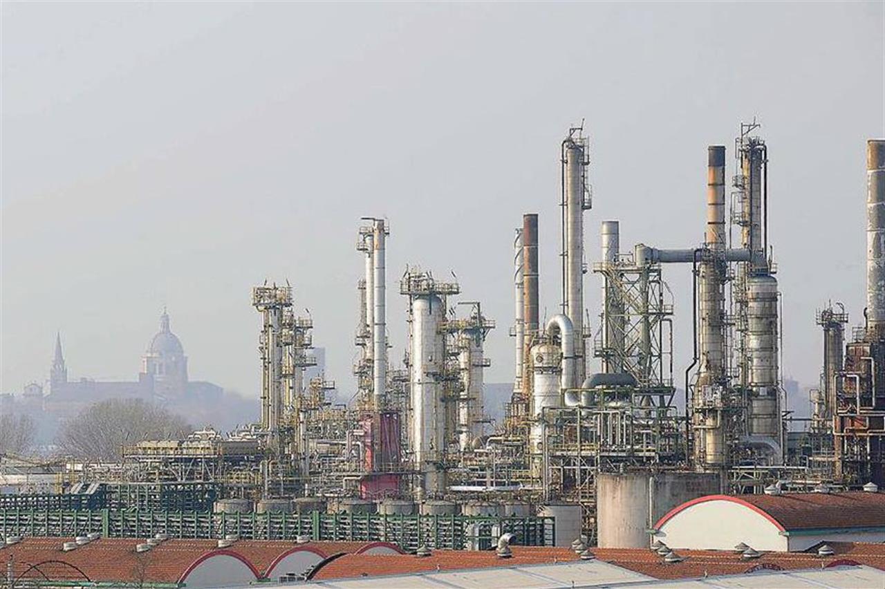 Ma quanto ci é costato, e costa, il petrolchimico?
