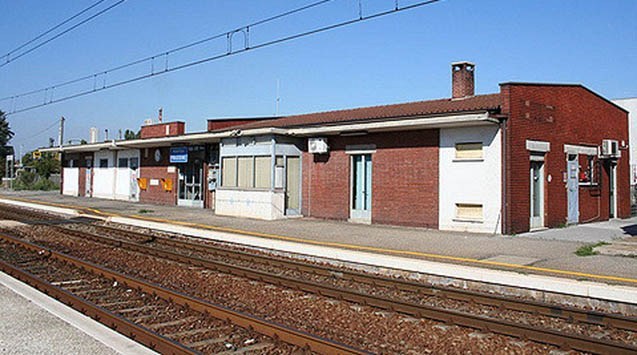 Pisolino e pausa pranzo alla stazione di Frassine