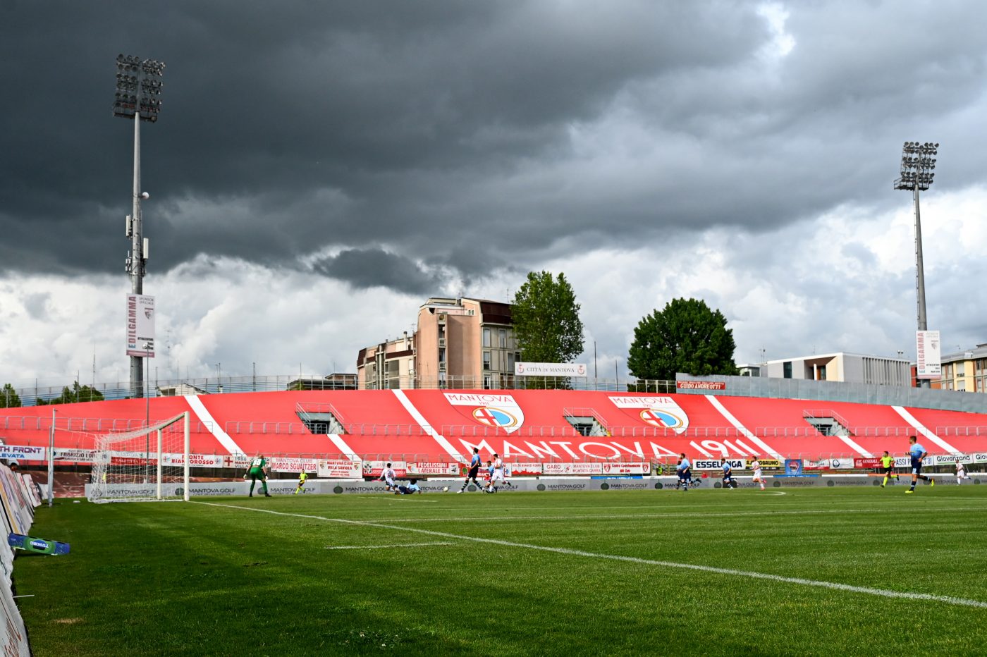 Stadio: o due, o dieci, o trenta milioni