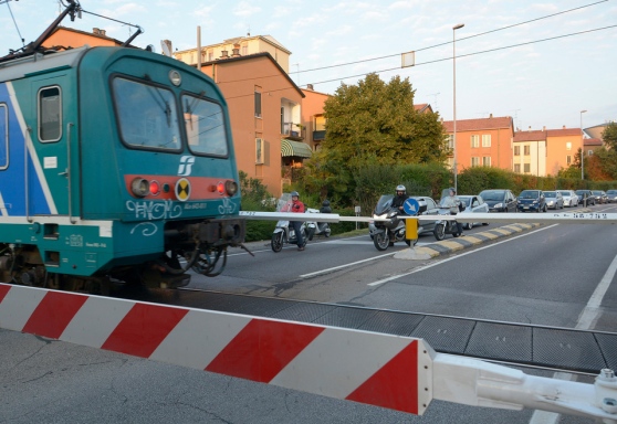 Circondati da sbarre