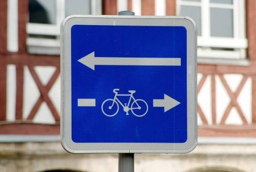 Ciclisti in direzione ostinata e contraria