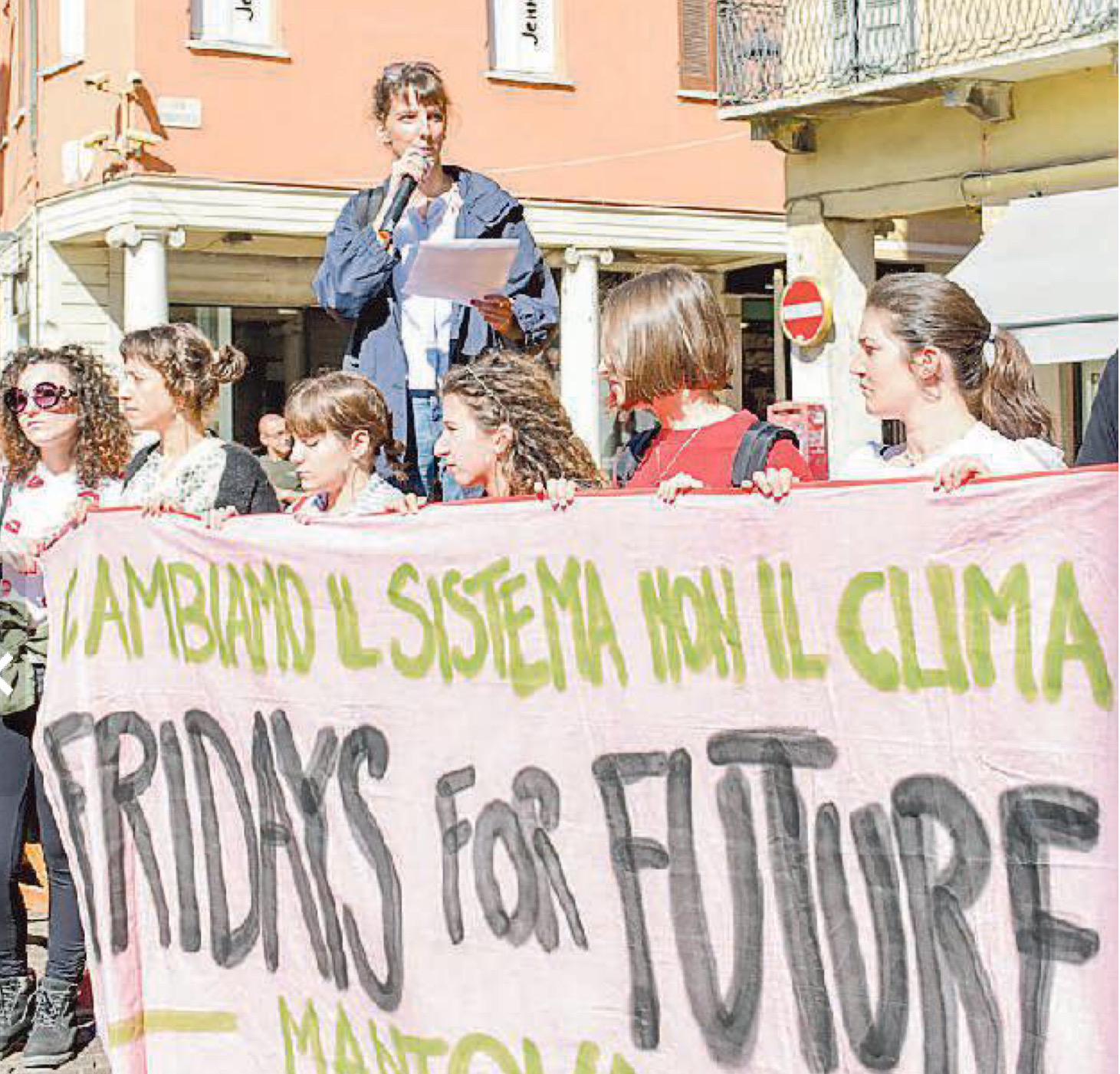 Astio verso i ragazzi che manifestano