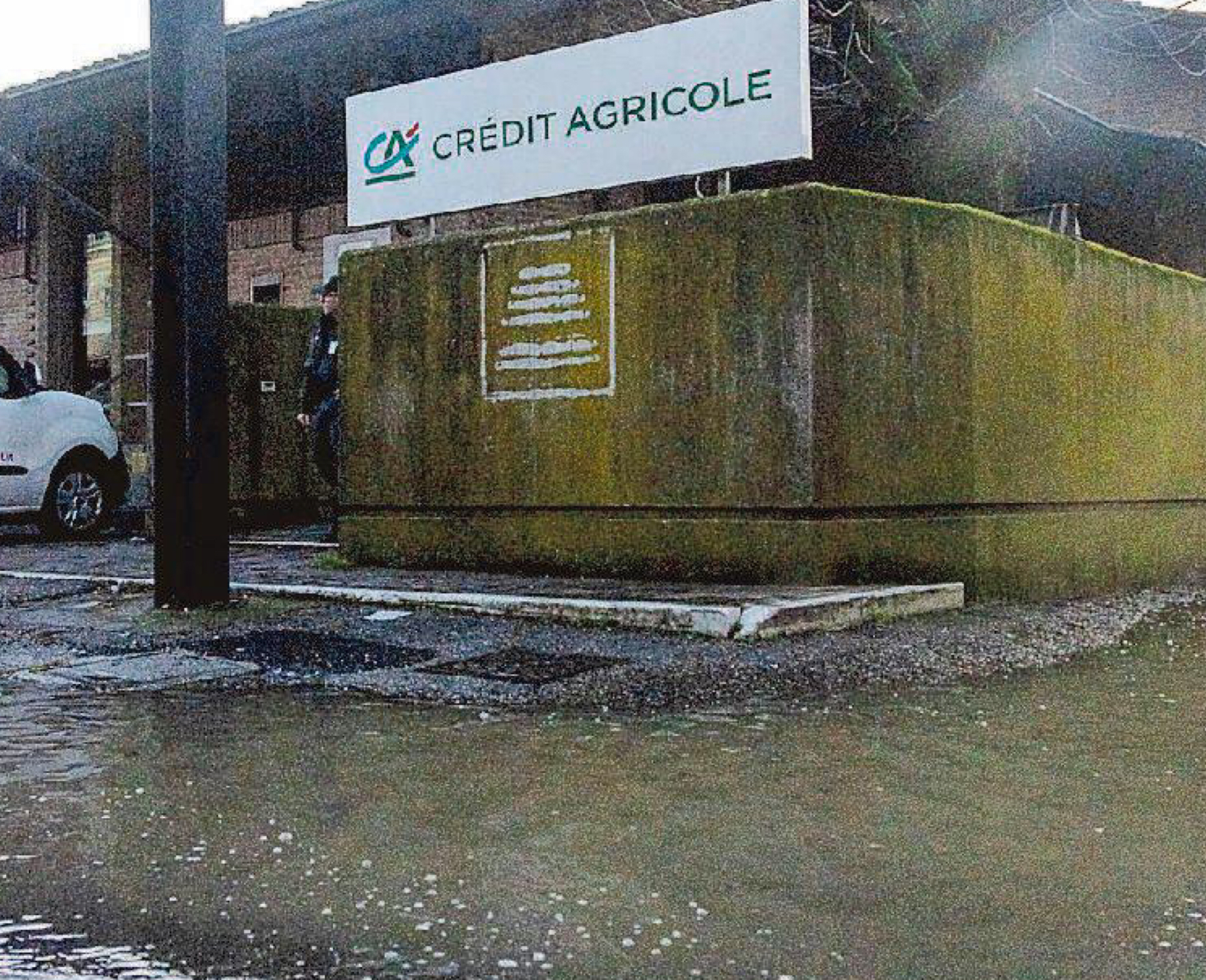 Il fiume é entrato in banca