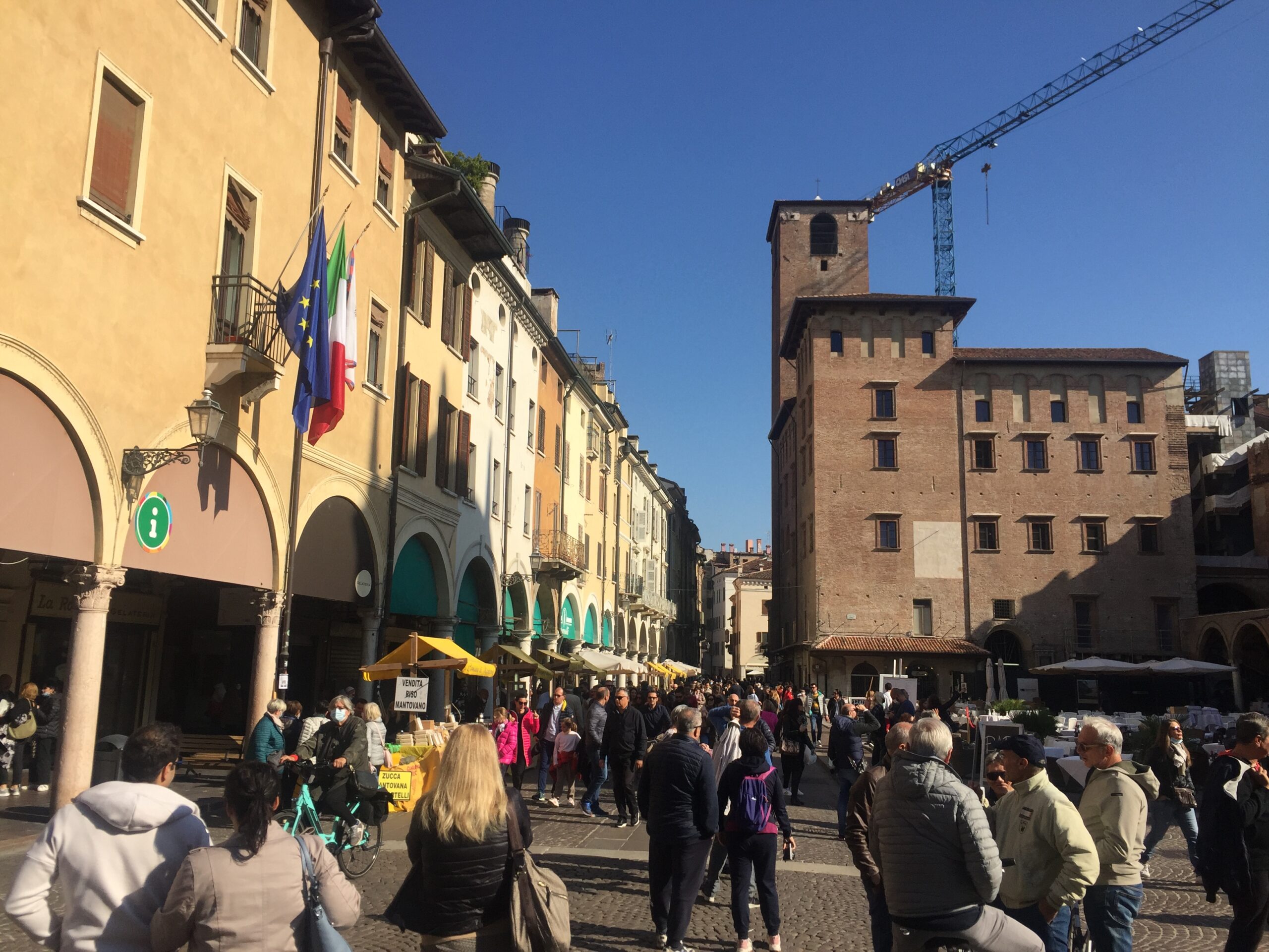 Ma il turismo di massa conviene?