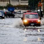 Maltempo:Napoli, allagamenti zona orientale,traffico in tilt