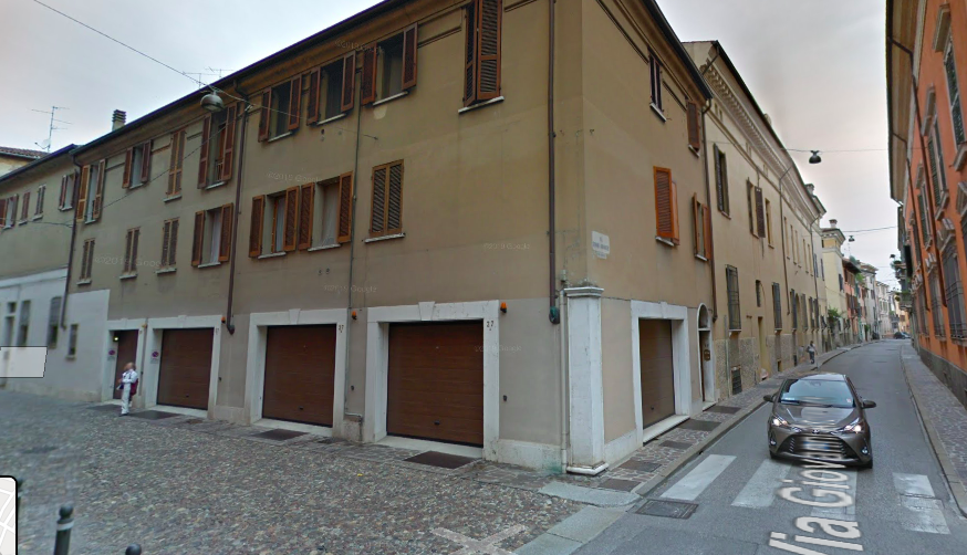 Le banche si sgonfiano, i negozi diventano garage