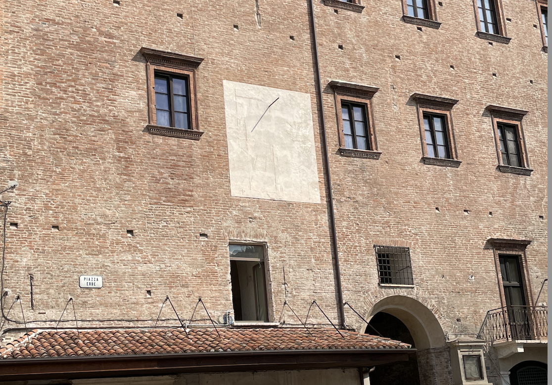 La meridiana del Podestà é senza tempo