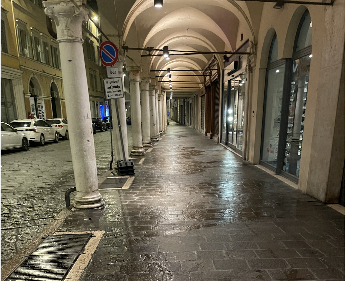 Sarà perché non piove, ma Mantova avrebbe bisogno di una bella lavata