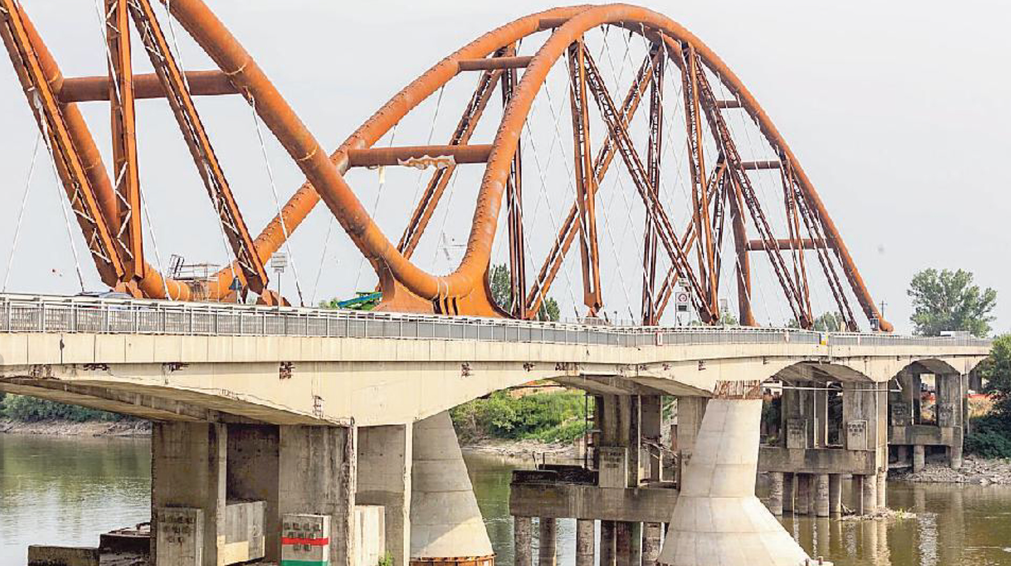 Le pile di sostegno del ponte scadono e non sono antisismiche