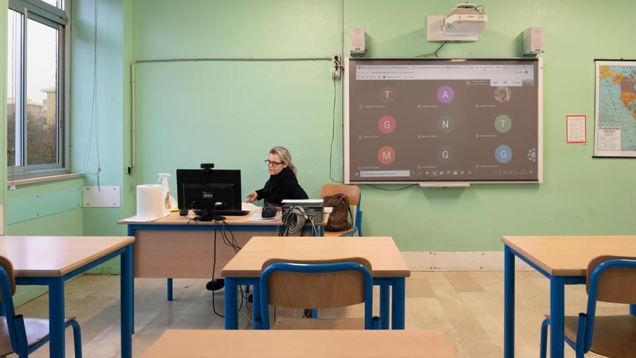 Ma chi sta con i bambini, a casa da scuola?