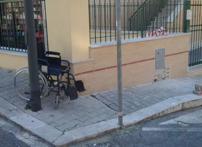 Abbattere e non creare nuove barriere, architettoniche e non
