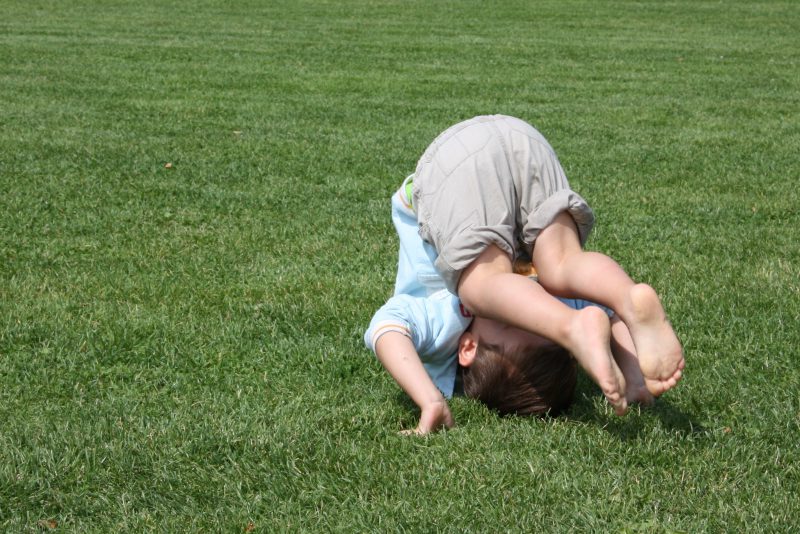 Bambini che non riescono più a fare capriole