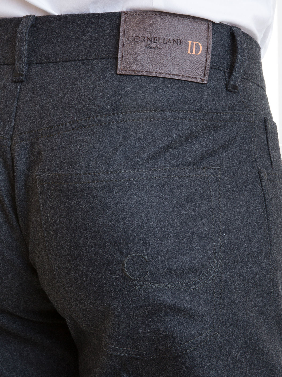 Corneliani in braghe di tela