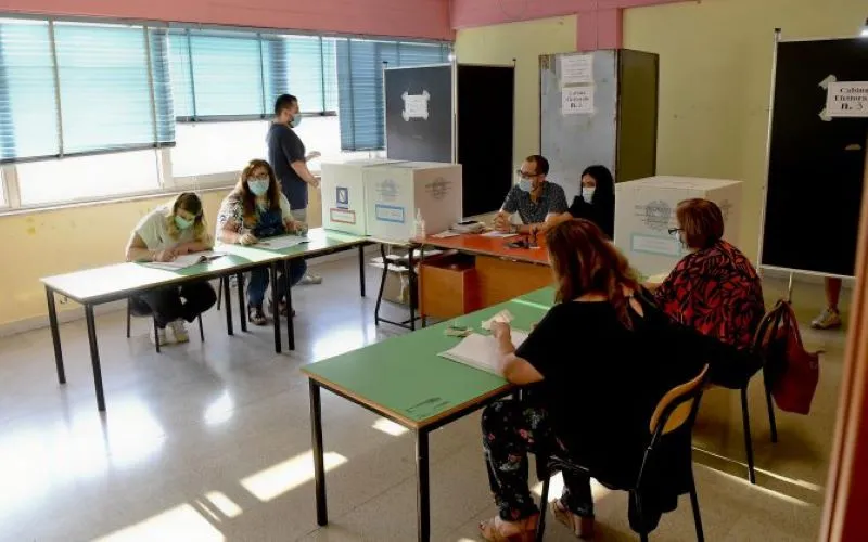 Seggi fuori da aule e palestre battaglia di civiltà