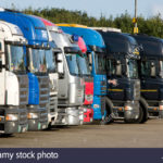 fila-di-autocarri-autocarri-a-carrello-park-kent-bahhem