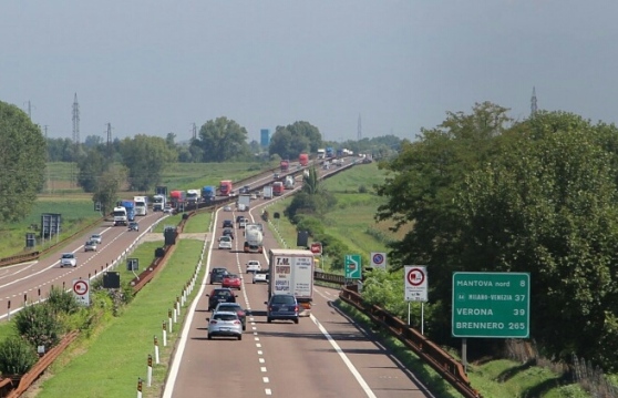 Sognare non costa, viaggiare in autostrada, molto