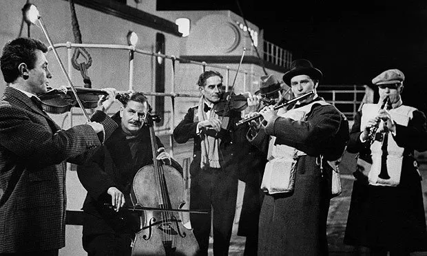 Non possiamo continuare a far suonare l’orchestrina