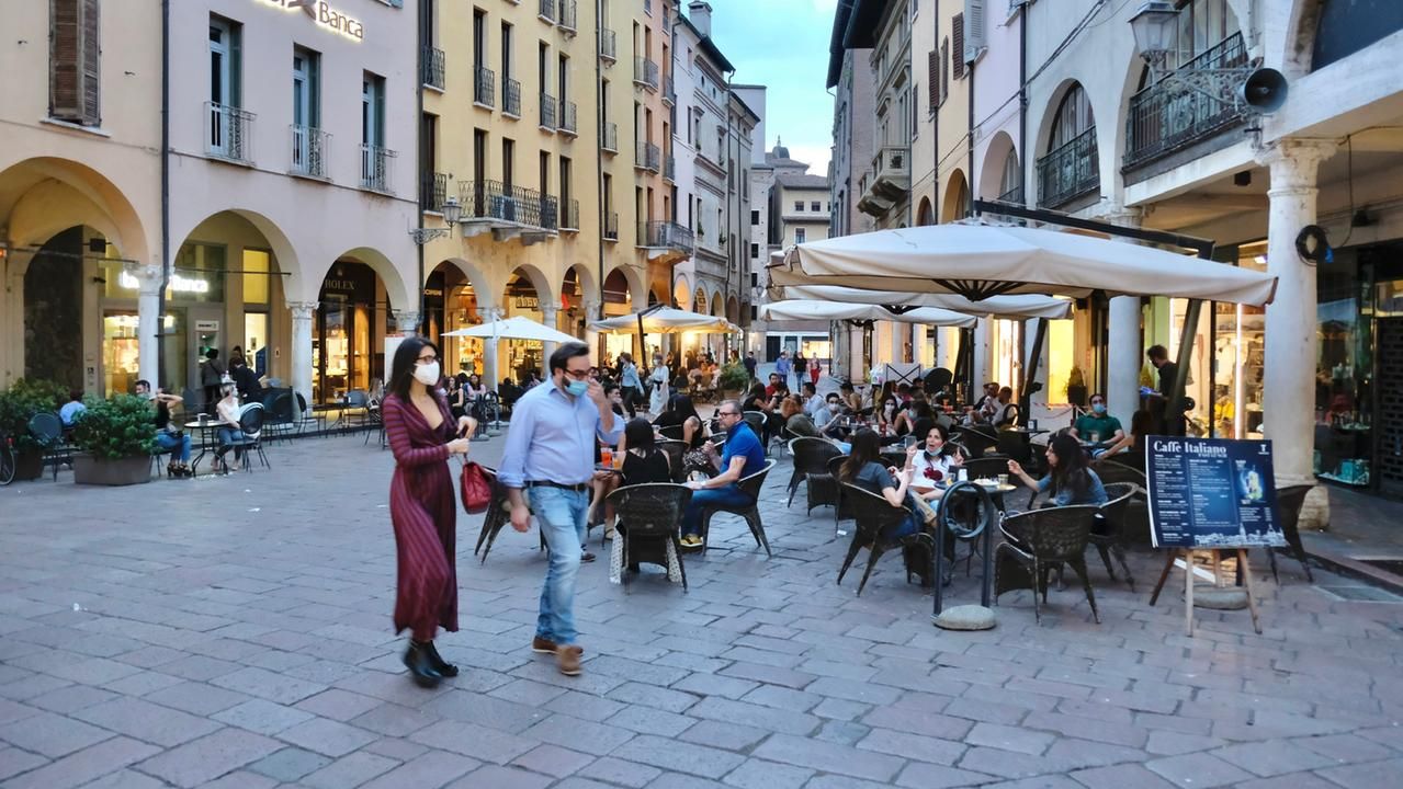 Non servono 60.000 Assistenti civici antimovida