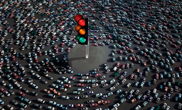 I semafori non snelliscono il traffico, anzi