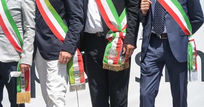 Aumenterebbe lo stipendio di chi ci amministra