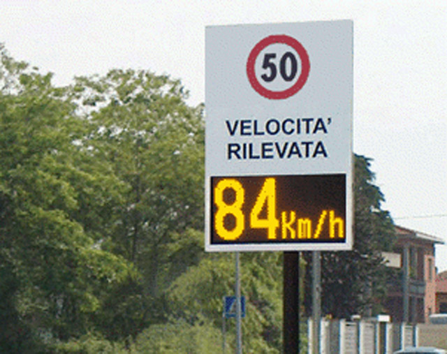 Autovelox: avvisare o non avvisare?