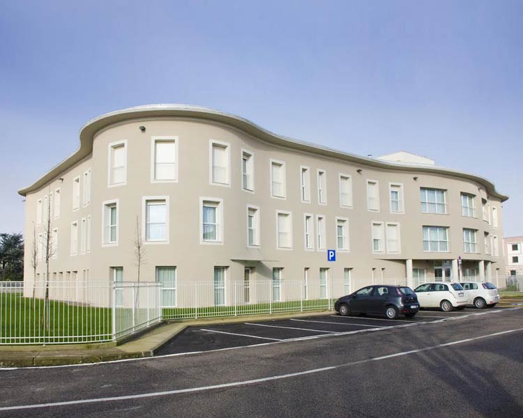 Una RSA da 80 posti inutilizzata e un Day hospital oncologico, pure